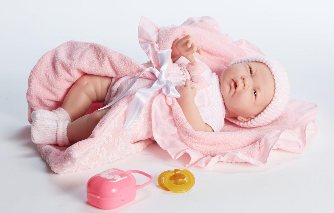 Bebelus nou nascut cu set de accesorii - Nitzi.ro