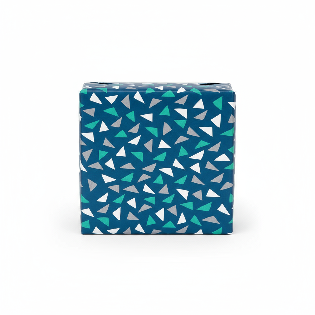 hârtia de împachetat Giftmaker are model masculin pe fond albastru cu triunghiuri grafice moderne