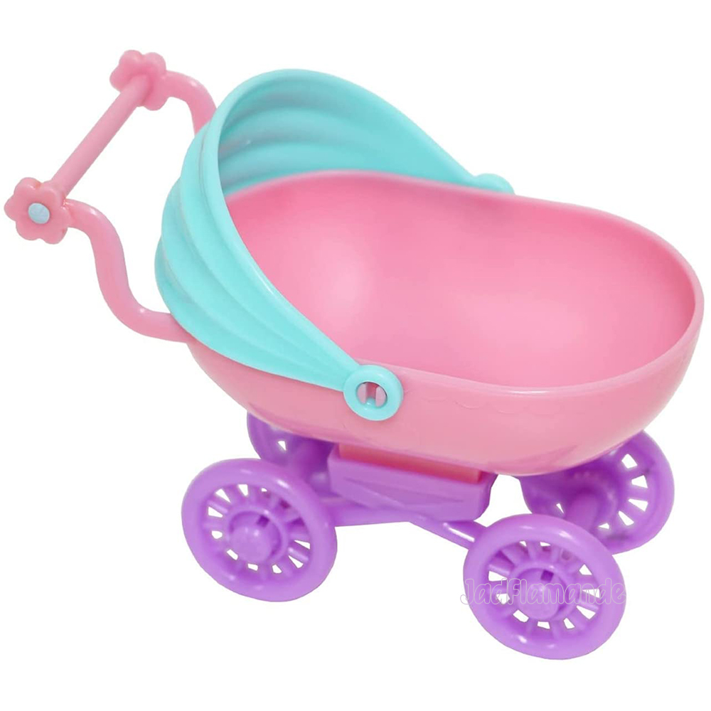 Jucarie casuta cu 3 bebelusi 13 cm si accesorii - Nitzi.ro