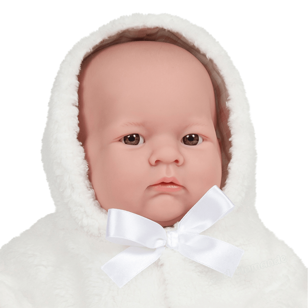Papusa Bebe cu pelerina alba - Nitzi.ro