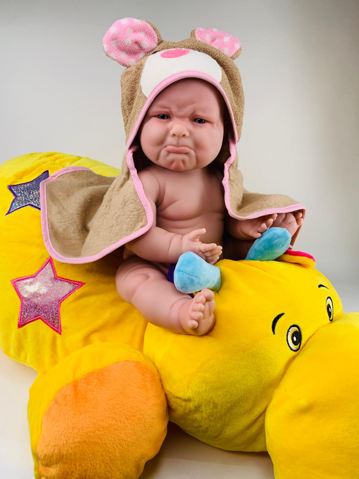 Papusa Bebe in prosop ursulet cu gluga