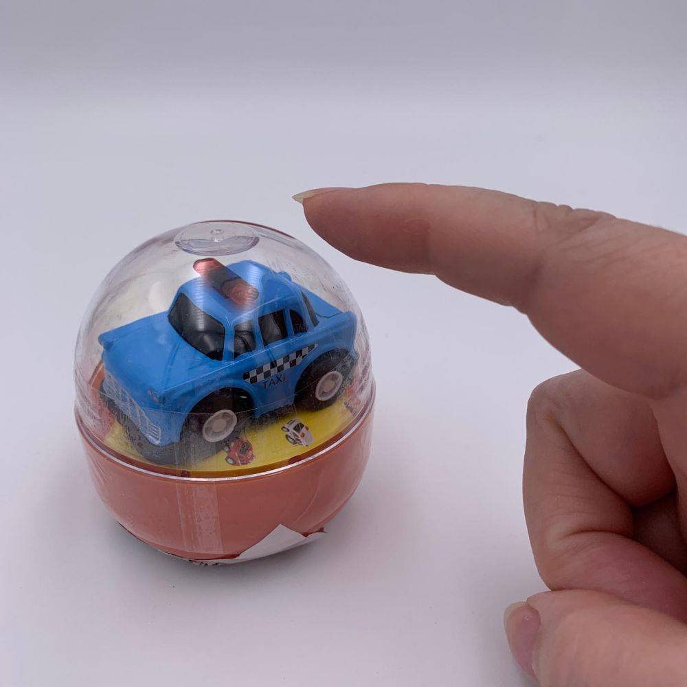 Mini masinuta diecast in capsula