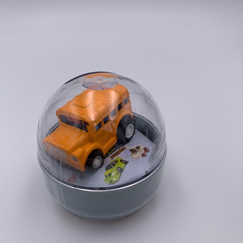Mini masinuta diecast in capsula