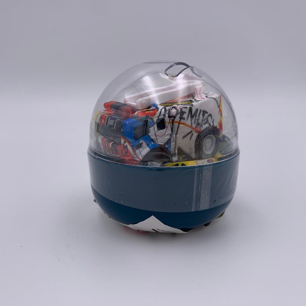 Mini masinuta diecast in capsula