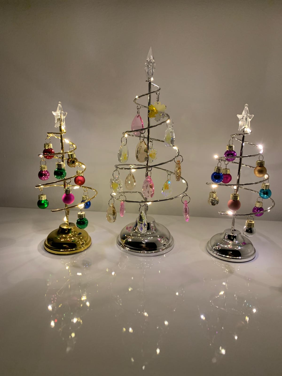 Brad Craciun din sticla cu globuri si led 20 cm