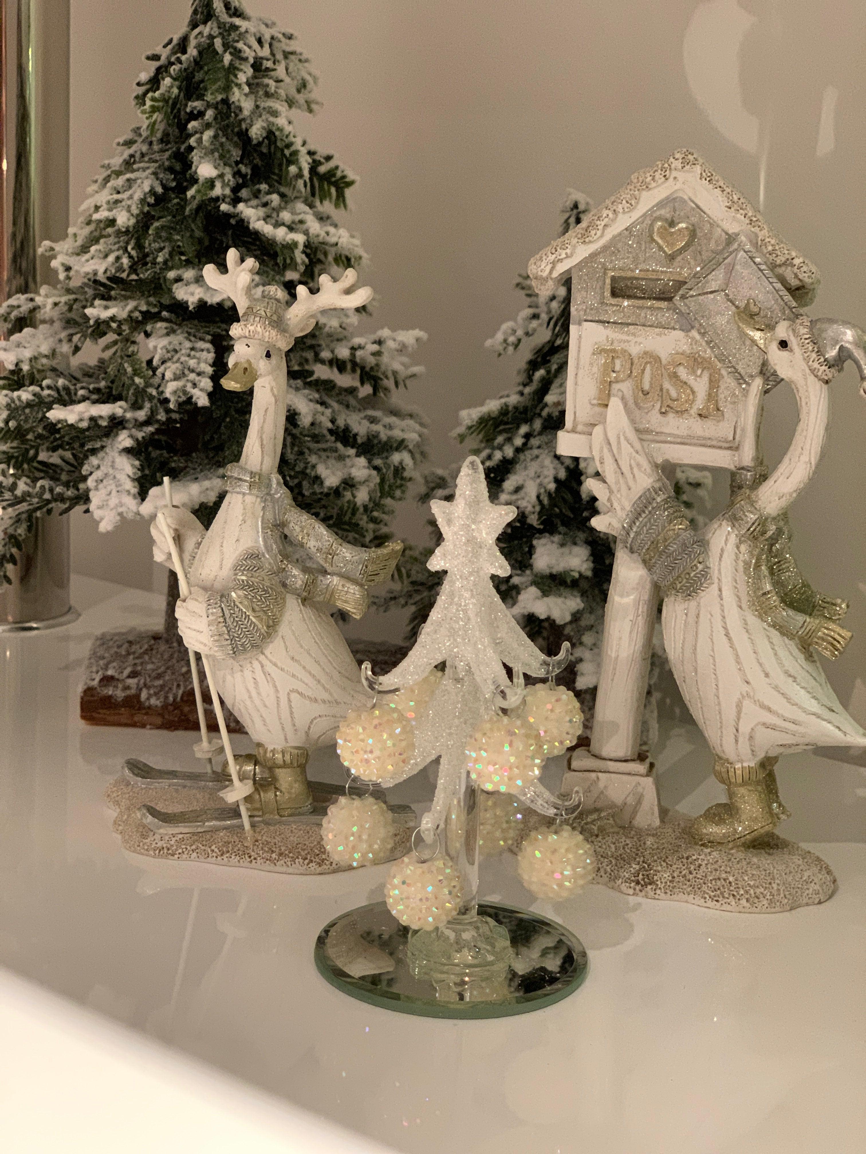 Figurina decorativa Gascan care pune o scrisoare catre Mosul18 cm - Nitzi.ro