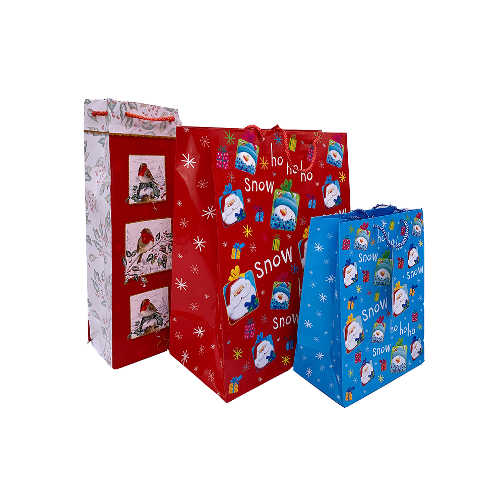 Trei pungi cadou pentru Crăciun, decorate cu motive festive de sezon