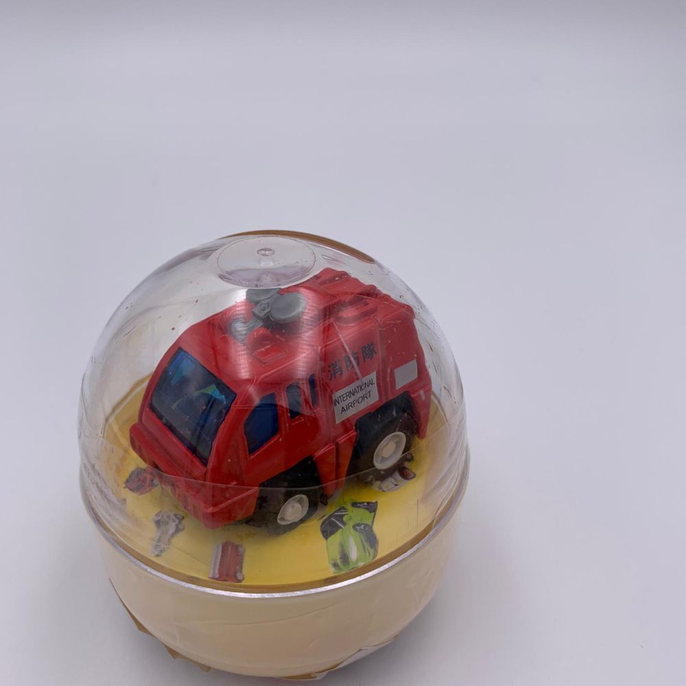 Mini masinuta diecast in capsula