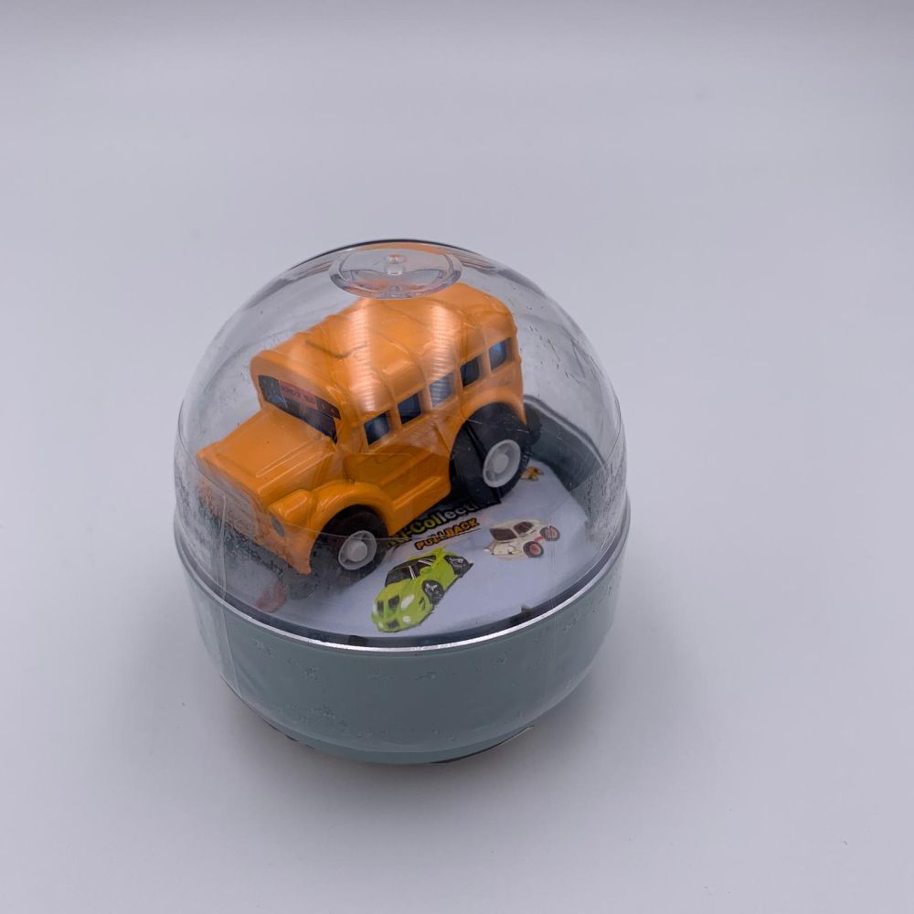 Mini masinuta diecast in capsula