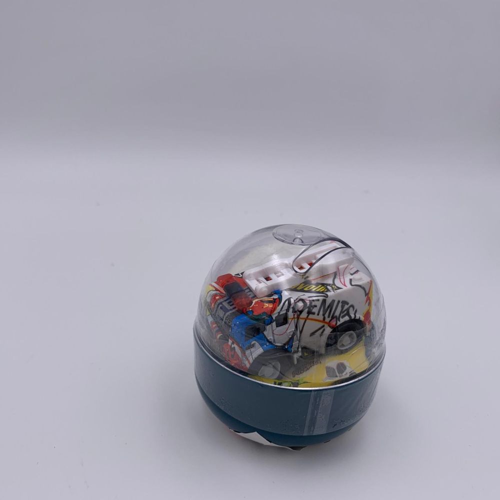 Mini masinuta diecast in capsula